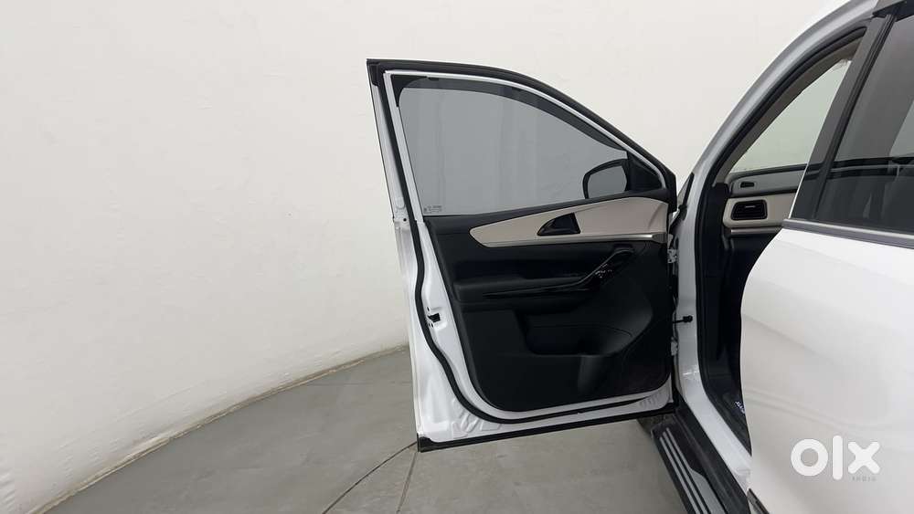 Mahindra Xuv700 2.2 Ax 5 Diesel At 7 Str, 2023, Diesel