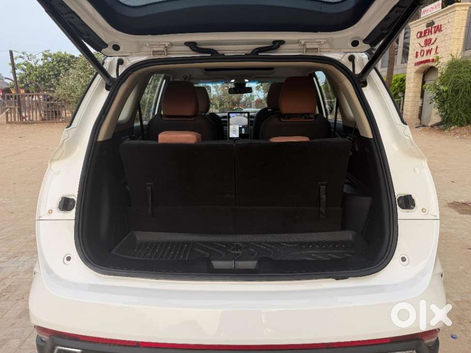 Mg Hector Plus Sharp Pro 1.5 Turbo Petrol Cvt 7 Str, 2023, Petrol