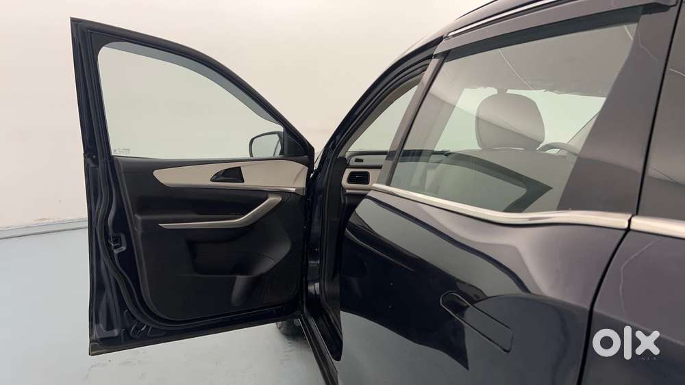 Mahindra Xuv700 2.2 Ax 3 Diesel Mt 7 Str, 2023, Diesel