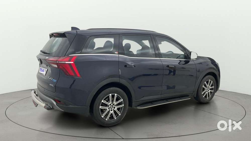 Mahindra Xuv700 2.0 Ax 5 Petrol Mt 7 Str, 2023, Diesel