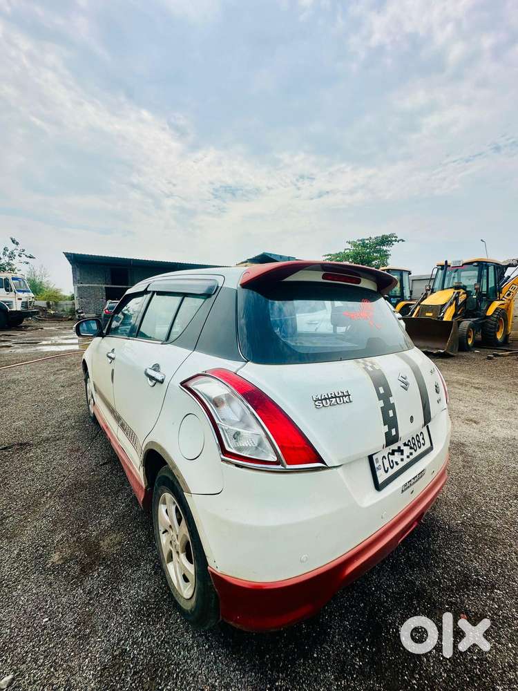 Maruti Suzuki Swift Vxi With Abs, 2016, Petrol