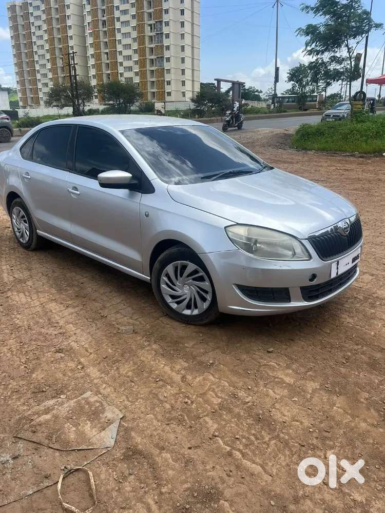Skoda Rapid Elegance 2013