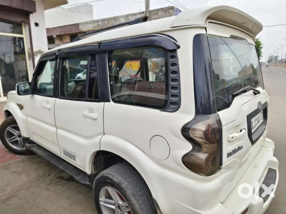 Mahindra Scorpio S6 Plus 2017