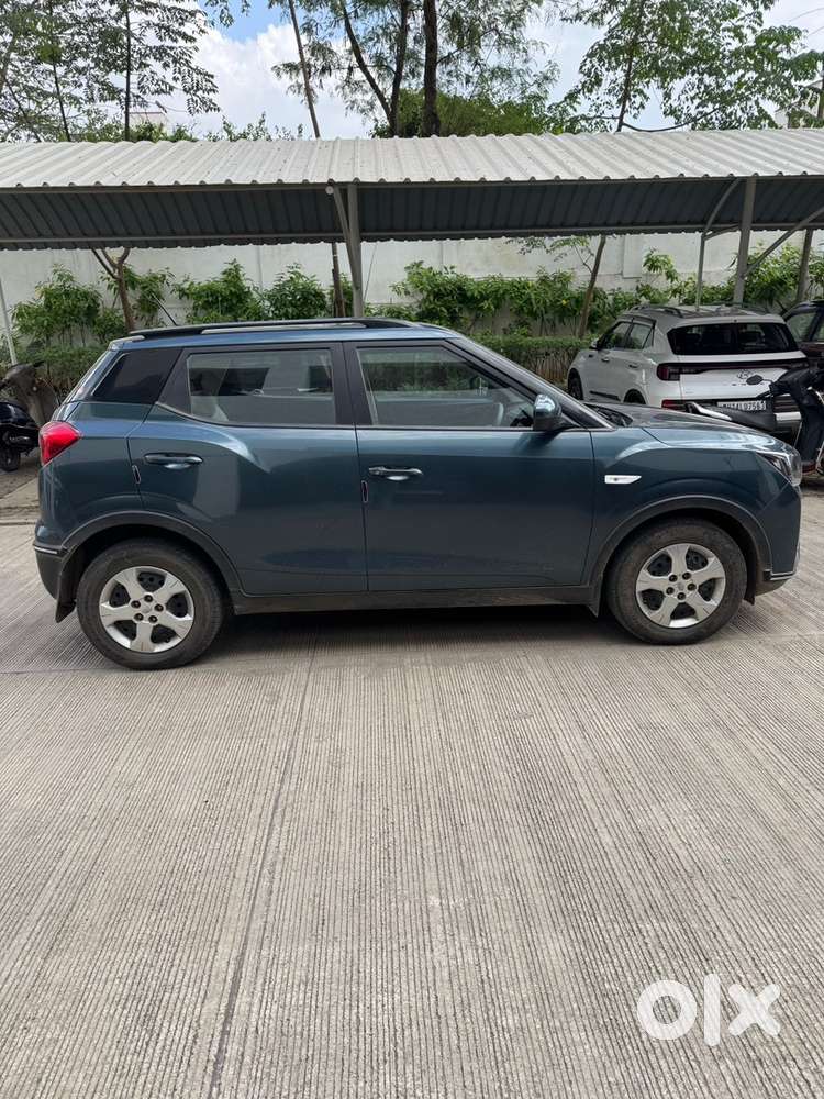2021 Mahindra Xuv 300 W6 Turbo Petrol Amt, Sunroof Well Maintained