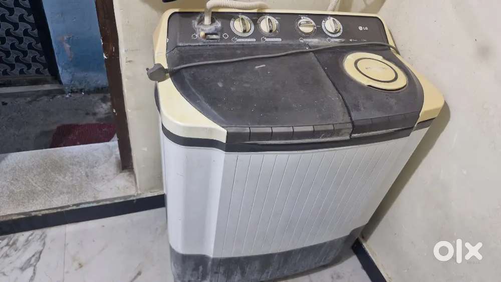 LG semi automatic 7.5kg  washing machine 5 years old