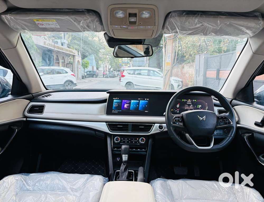 Mahindra Xuv700 2.2 Ax 7 Diesel At Str Awd, 2025, Diesel