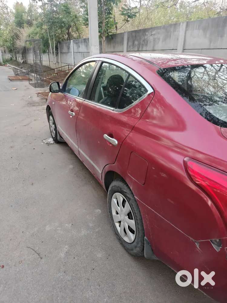 Nissan Sunny 2012