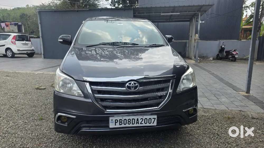 Toyota Innova 2015 Diesel 153000 Km Driven