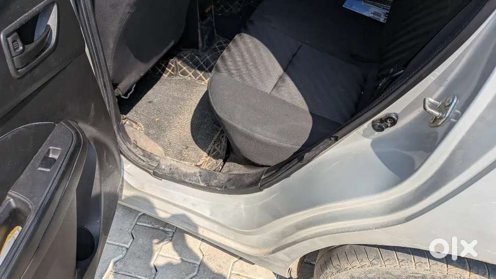 Maruti Suzuki Swift 2023 Petrol 42500 Km Driven