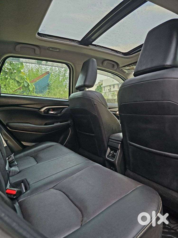 Maruti Suzuki Grand Vitara 1.5 Alpha Plus Intelligent Hybrid Ecvt, 2..