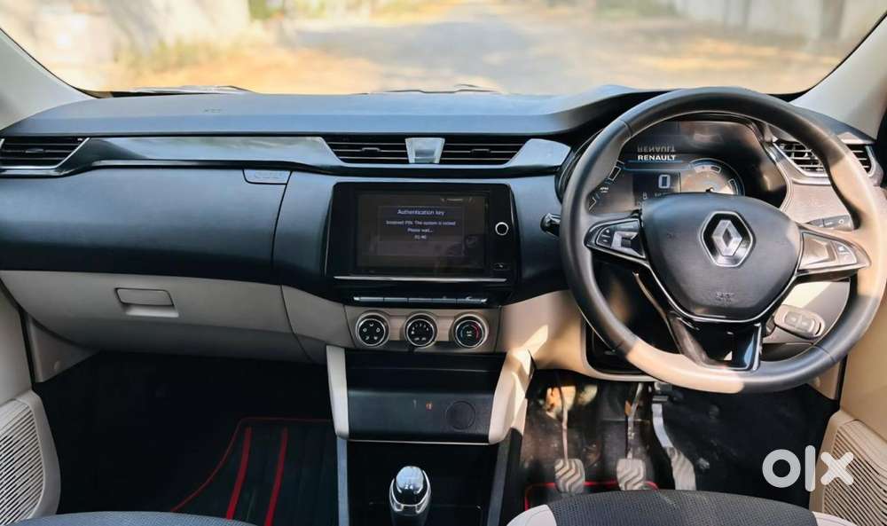 Renault Triber Rxt, 2023, Petrol