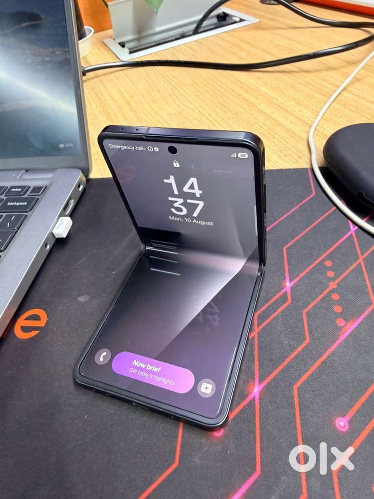 Samsung Flip 7 brand new genuin phone under warranty