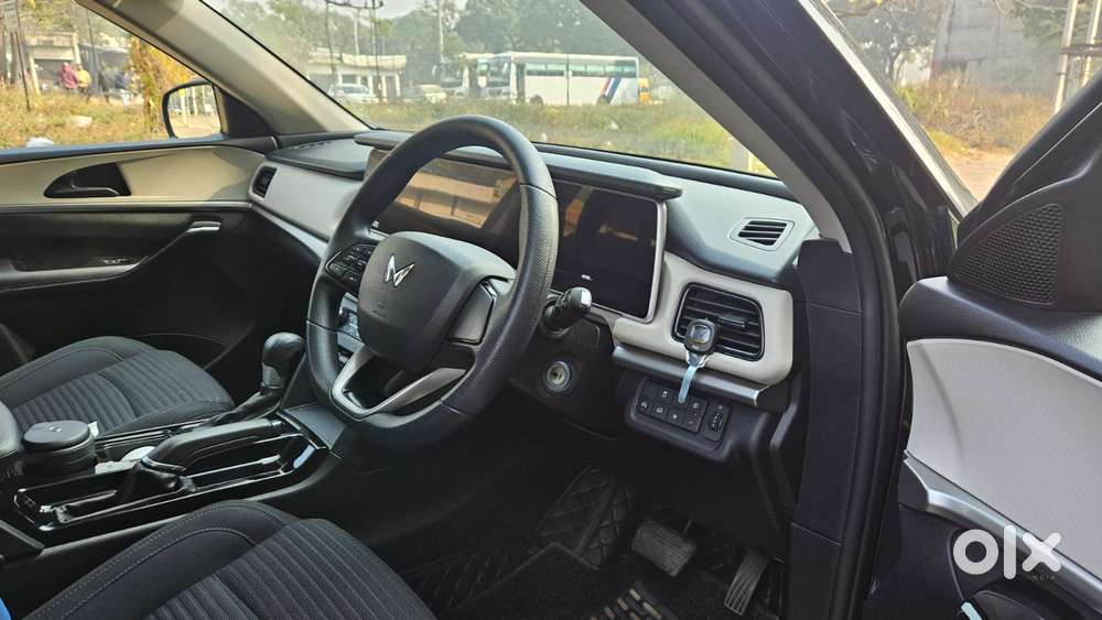 Mahindra Xuv700 2.2 Ax 5 Diesel At Str, 2023, Diesel