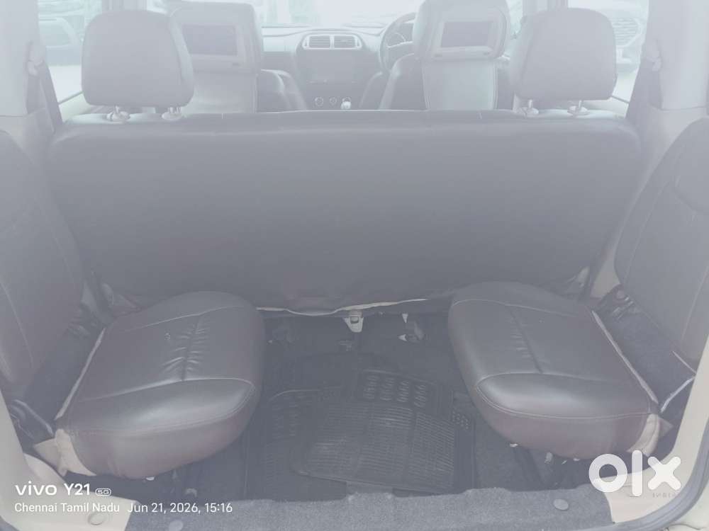 Mahindra Tuv 300 T8, 2016, Petrol