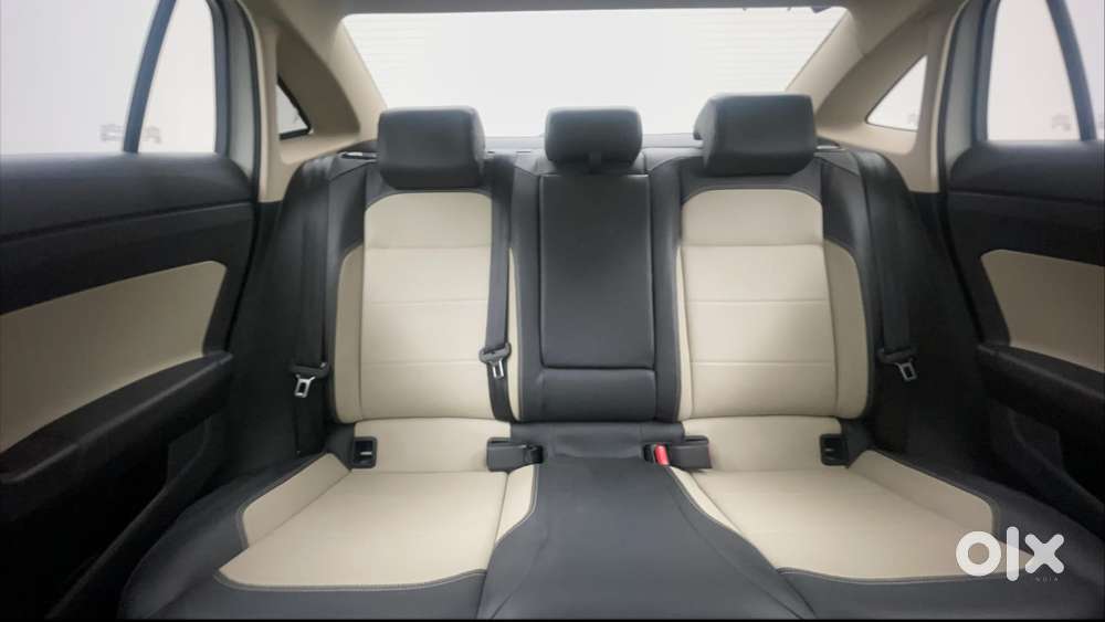 Skoda Slavia Style 1.0l Tsi Mt, 2022, Petrol