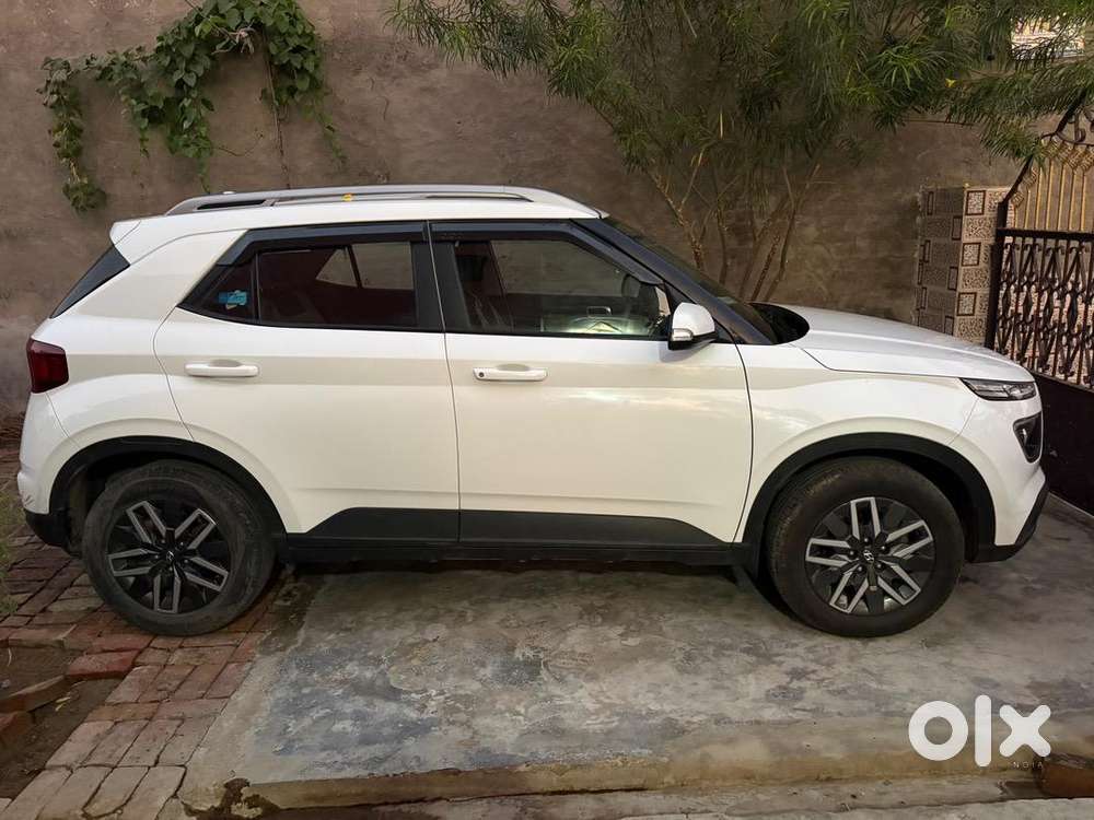 Hyundai Venue 2022 Diesel Well Maintained