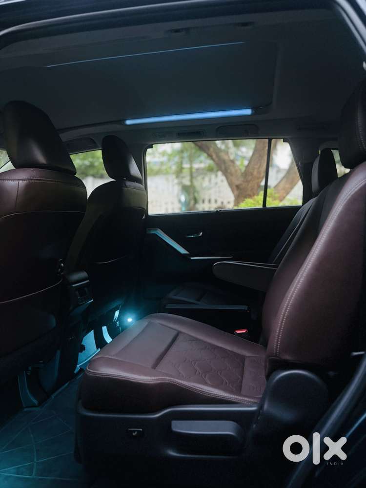 Toyota Innova Hycross 2.0 Zx (o) Hybrid 7 Str, 2023, Cng & Hybrids