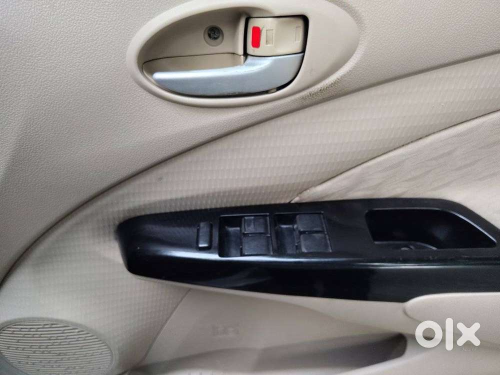 Toyota Etios Liva V Dual Tone, 2018, Petrol