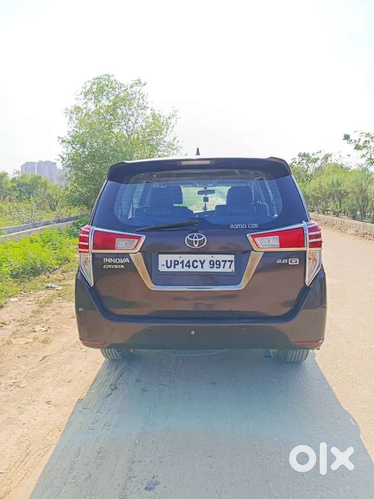 Inova Crysta 2.8 G / Diesel / Automatic