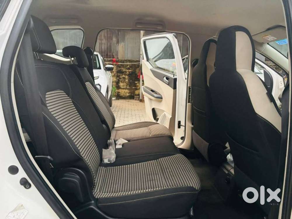 Renault Triber Rxz, 2023, Petrol