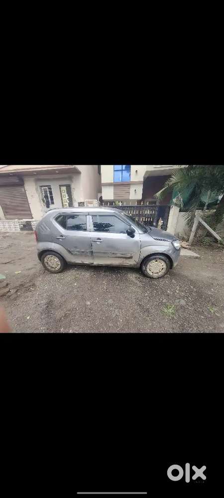 Maruti Ignis One Hand Use