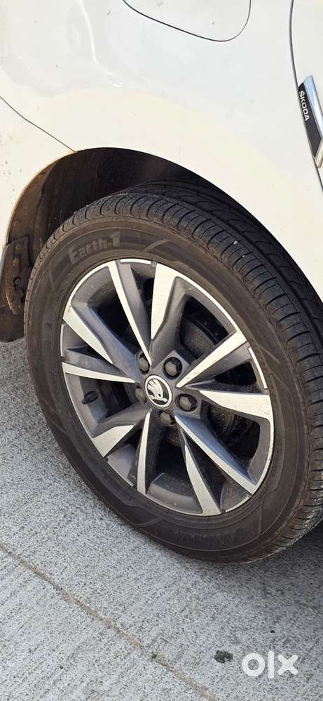 Skoda Slavia Petrol 2023