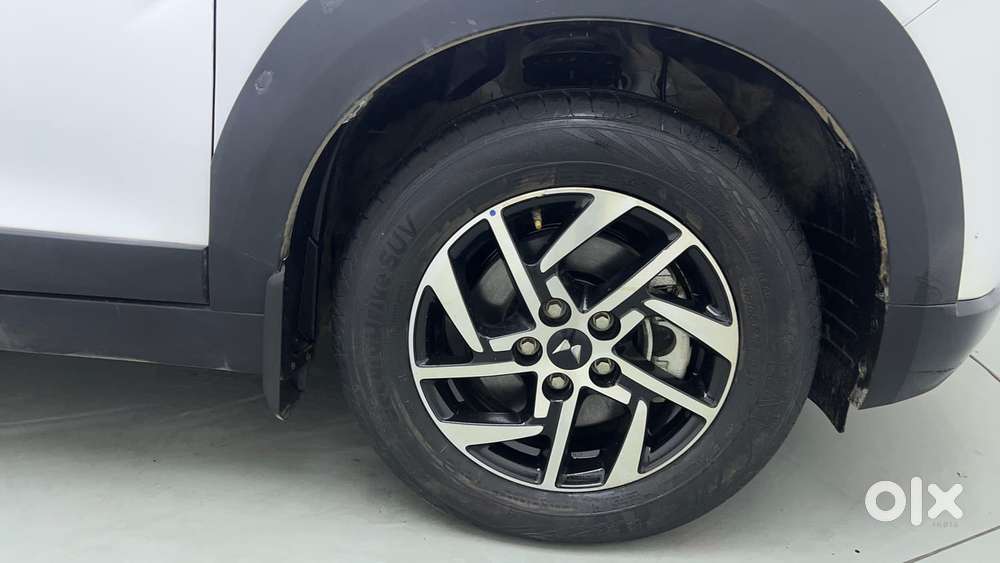 Mahindra Xuv 3xo Ax5 Pm Mt, 2025, Petrol
