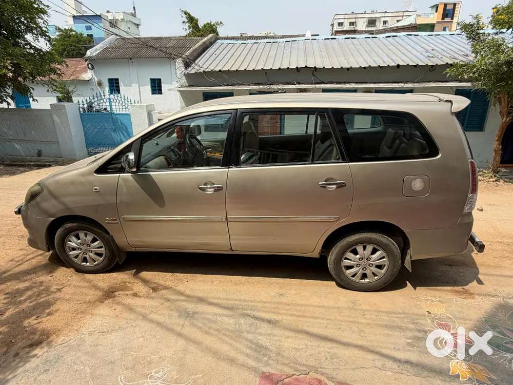 Toyota Innova 2011 Diesel Well Maintained