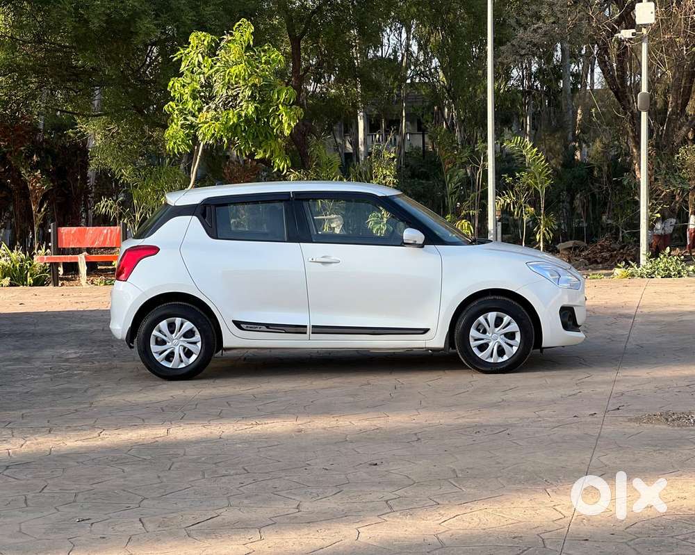 Maruti Suzuki Swift Vxi + Manual, 2023, Petrol