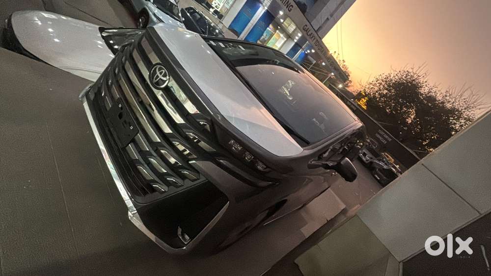 Toyota Vellfire Vip – Executive Lounge, 2026, Petrol