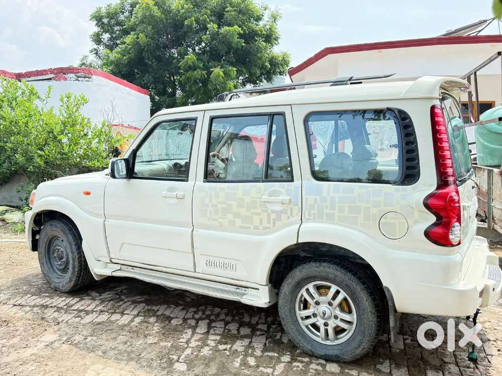 Mahindra Scorpio Classic 2014 White Colour New Tyre Paper Complete Goo