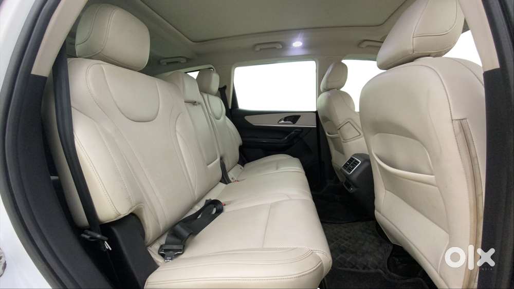 Mahindra Xuv700 2.2 Ax 7 Diesel At Luxury Pack Str, 2021, Diesel