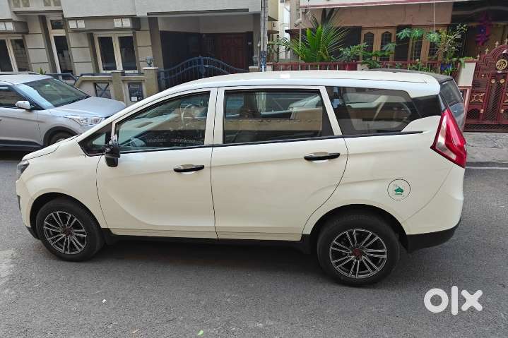 Mahindra Marazzo