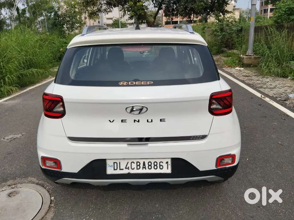 Hyundai Venue S Petrol 2021only 23000km Run Showroom Condition