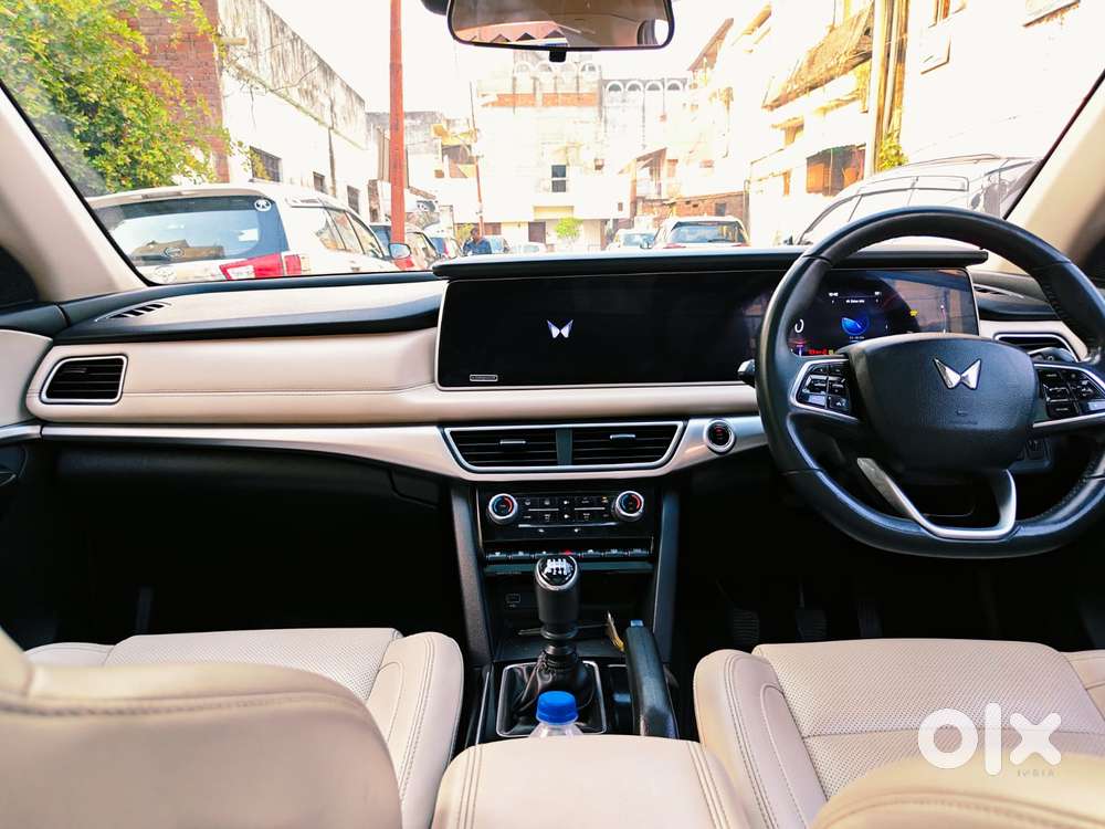 Mahindra Xuv700 2.2 Ax 7 Diesel Mt Luxury Pack Str, 2022, Diesel