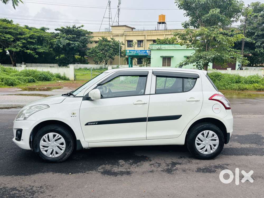 Maruti Suzuki Swift Lxi Optional-o, 2017, Petrol