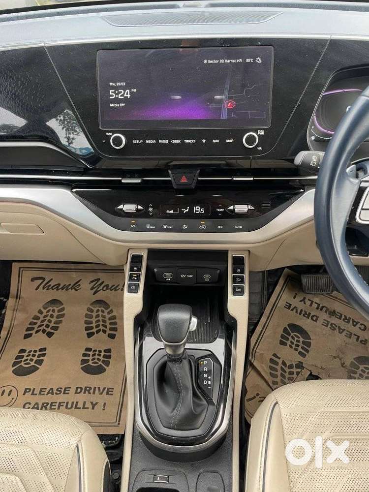 Kia Carens Luxury (o)1.5 Diesel At 7 Str, 2023, Diesel