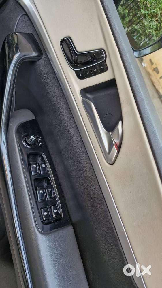 Mahindra Xuv700 2.2 Ax 7 Diesel At Luxury Pack Str Awd, 2022, Diesel