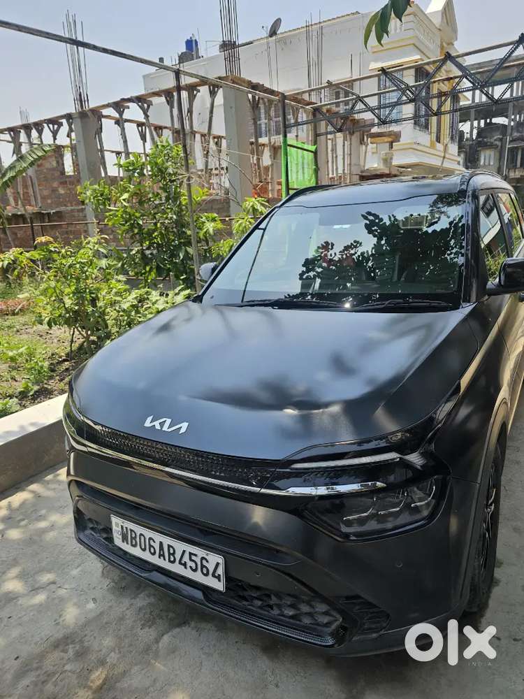 Kia Carens 2025 Petrol Well Maintained