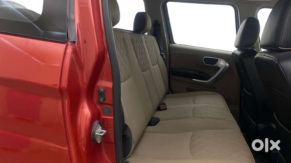 Mahindra Tuv 300 T10 Dual Tone, 2018, Diesel