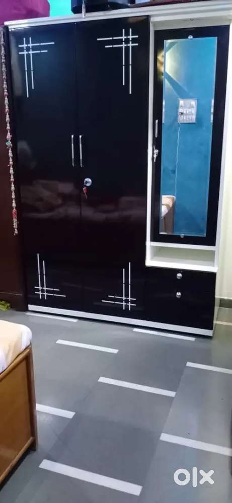 (Kabat) Metal Cupboard