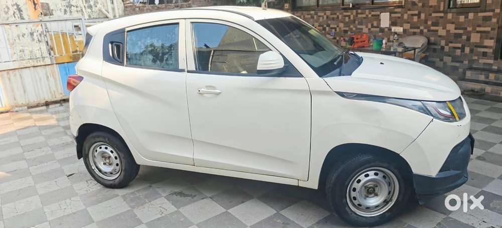 Mahindra Kuv 100 2018 Petrol