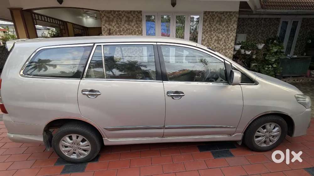 Toyota Innova 2.5v Diesel - 8 Seater - Single Owner