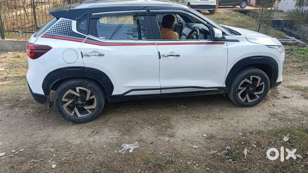 Nissan Magnite 1.0 Xv Premium, 2022, Petrol