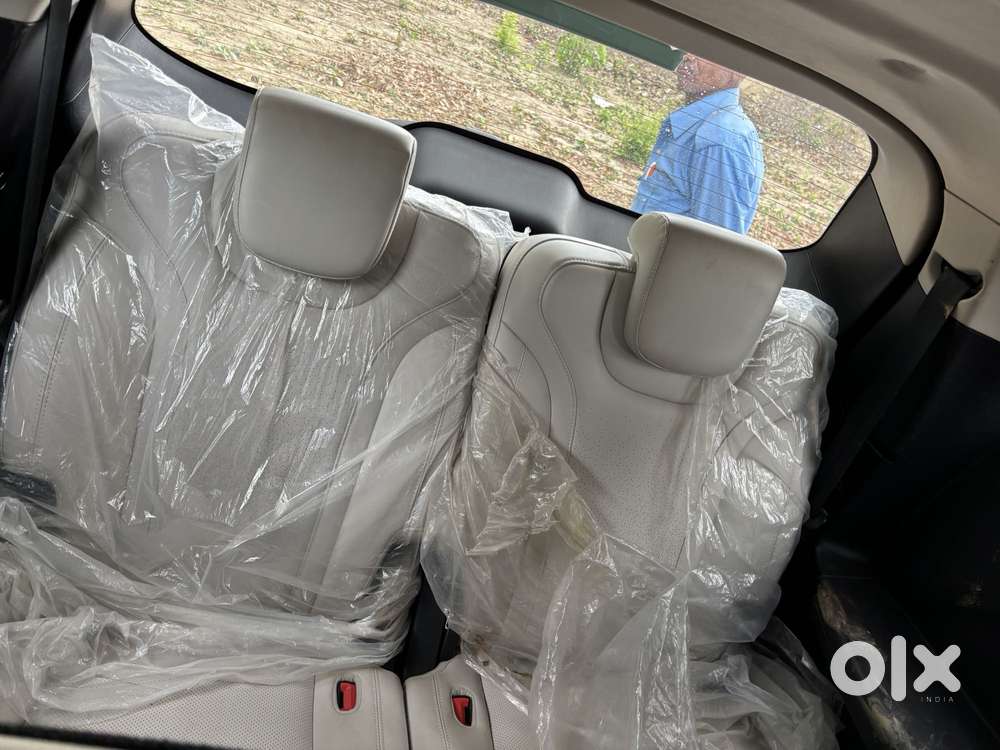 Mahindra Xuv700 2.2 Ax 7 Diesel Mt Luxury Pack Str, 2023, Diesel