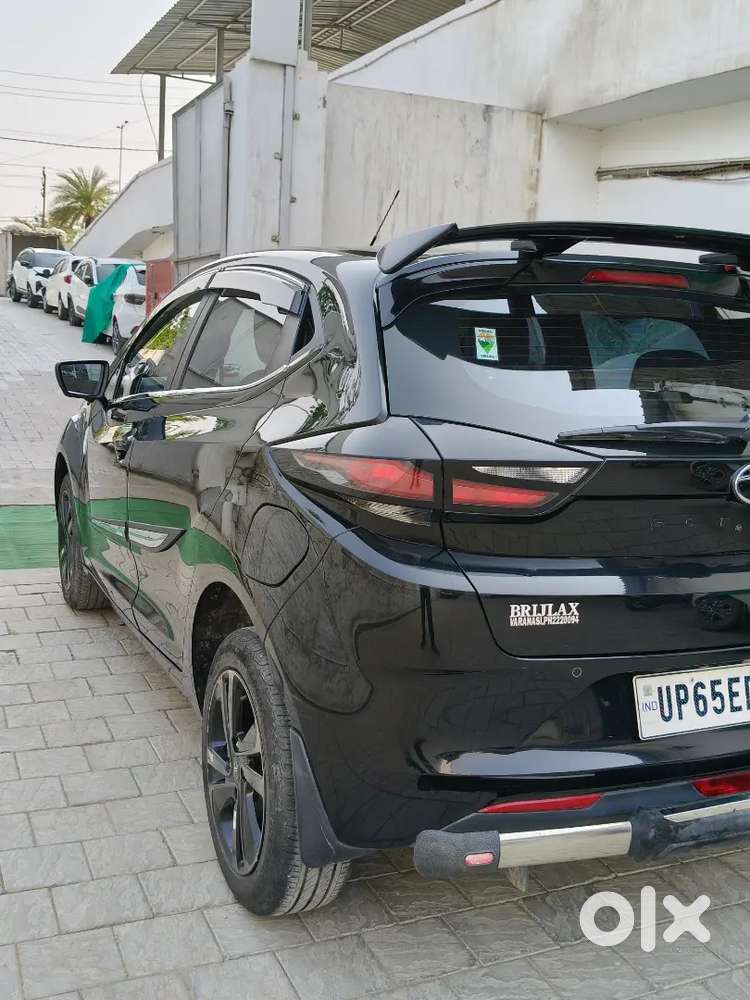 Tata Altroz Xz Plus Dark Edition Petrol 19300 Km Driven