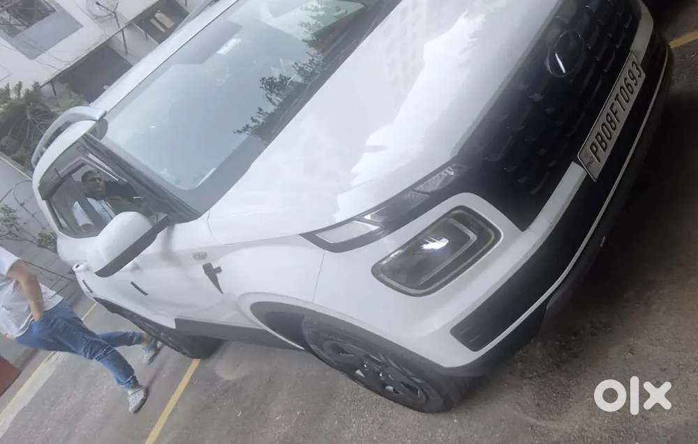 Hyundai Venue 2025 Petrol Well Maintained