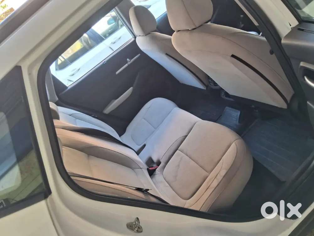 Clatchless White Kia Seltos Htk+ Imt 2021 Dec Petrol With Sunroof