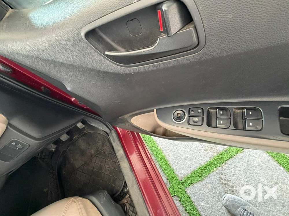 Hyundai Grand I10 2015 Diesel 73000 Km Driven Geniune Kms