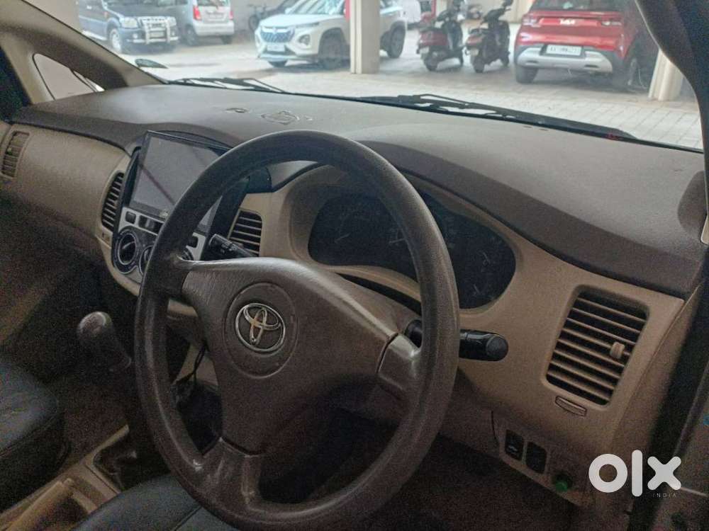 Individual Used Innova New Shape Car For Sale